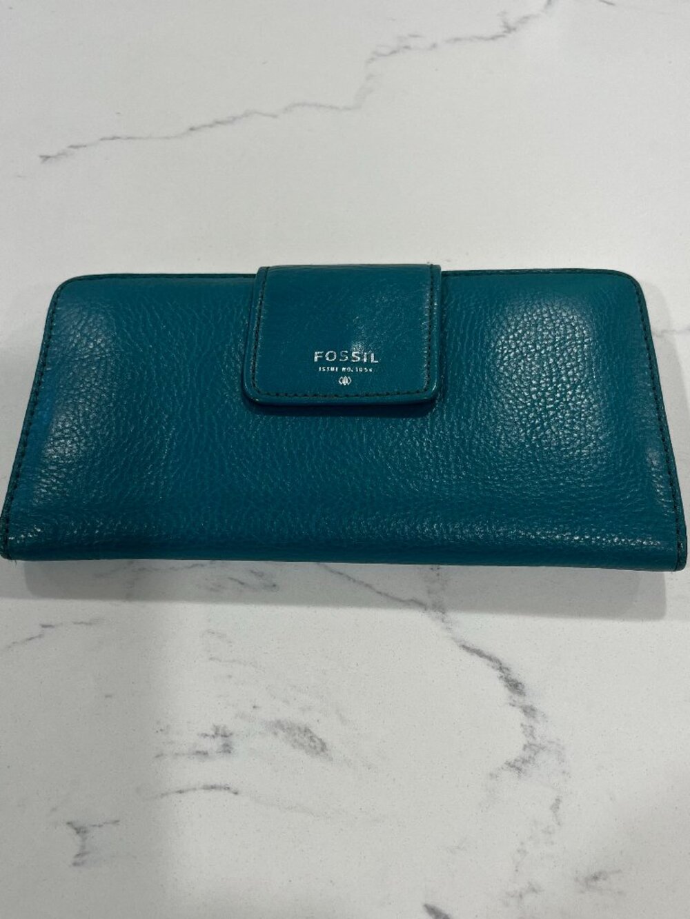 Fossil ‘Madison” turquoise Leather Bi-fold checkbook wallet , pre-owned